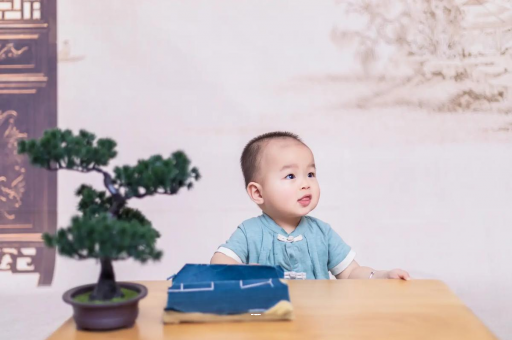 红河宝宝6个月可以坐吗